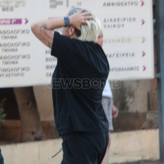 Πέθανε ο Γιώργος Μαζωνάκης: Συντετριμμένη η αδελφή του, Μαρία, στο νοσοκομείο - ΦΩΤΟ και ΒΙΝΤΕΟ