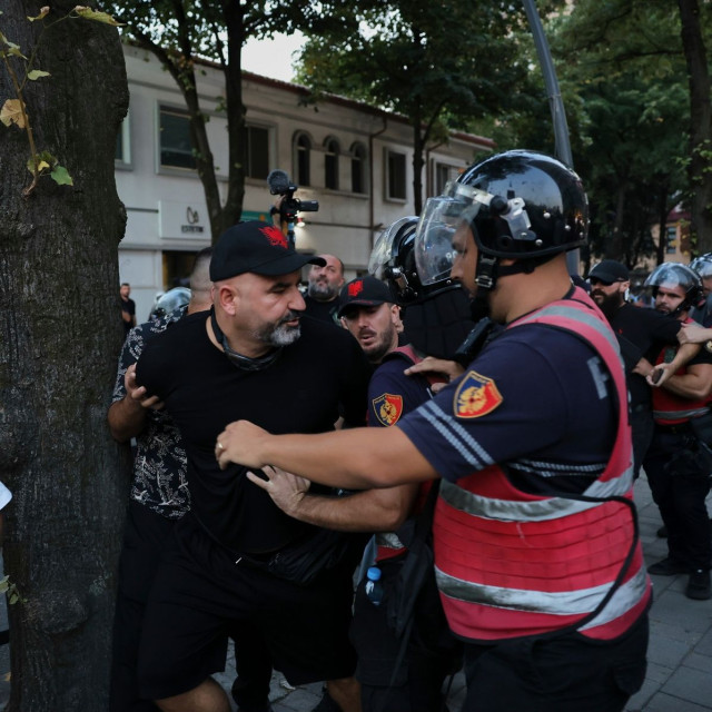 Αλβανία: Επεισόδια έξω από το κοινοβούλιο για το τουριστικό σχέδιο της οικογένειας Τραμπ