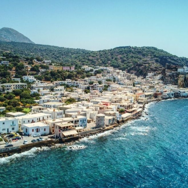 Νίσυρος: Επίδομα γέννησης 3.000 ευρώ για κάθε νέο παιδί στο νησί από τον δήμο