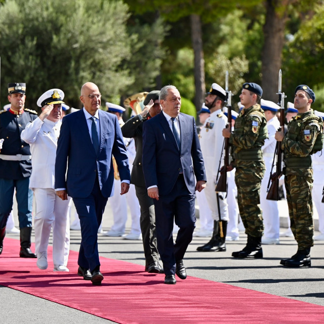 «Δεν είμαστε απλώς εταίροι, είμαστε αδέρφια»: Το ηχηρό μήνυμα Δένδια με τον Κύπριο υπουργό Άμυνας