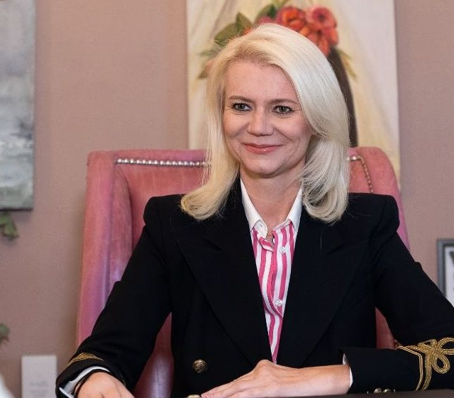 Ιωάννα Γάκα: Από το Δομοκό στο Κολωνάκι και από το αγροτικό στα Φάρσαλα στην μοιραία πλασμαφαίρεση στον Γιώργο Μαζωνάκη