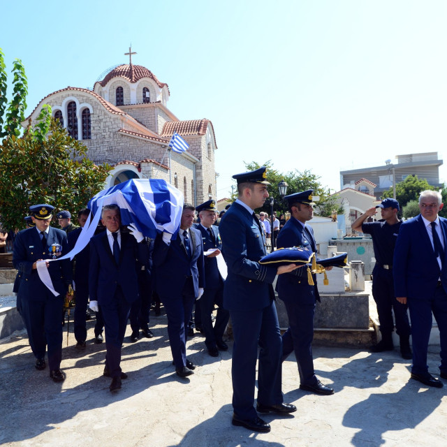 «Πέτα ψηλά, αγόρι μου»:  «Λύγισε» η οικογένεια του Ιωάννη Μπλέσια - Σπαραγμός στο τελευταίο «αντίο»