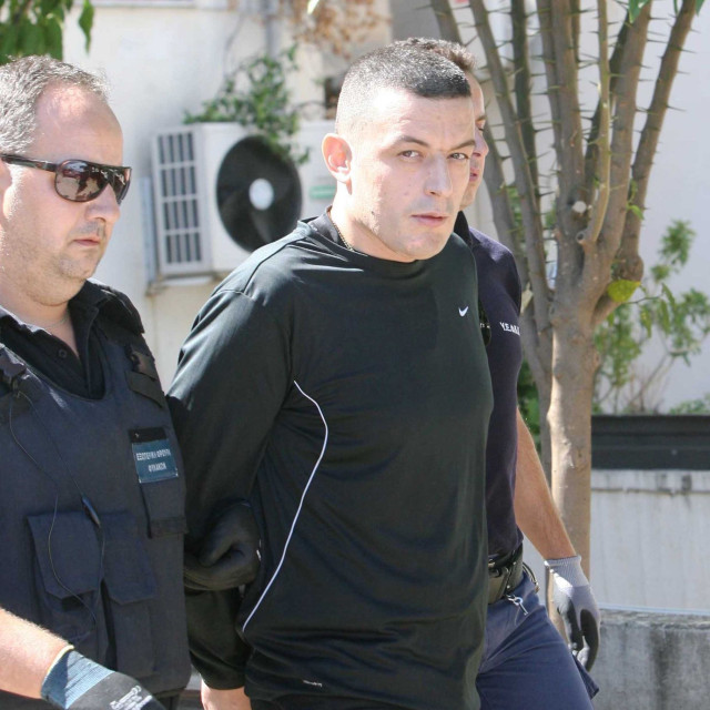 Ο Αλκέτ Ριζάι πίσω από τους αιματηρούς πυροβολισμούς έξω από beach bar στην Ανάβυσσο