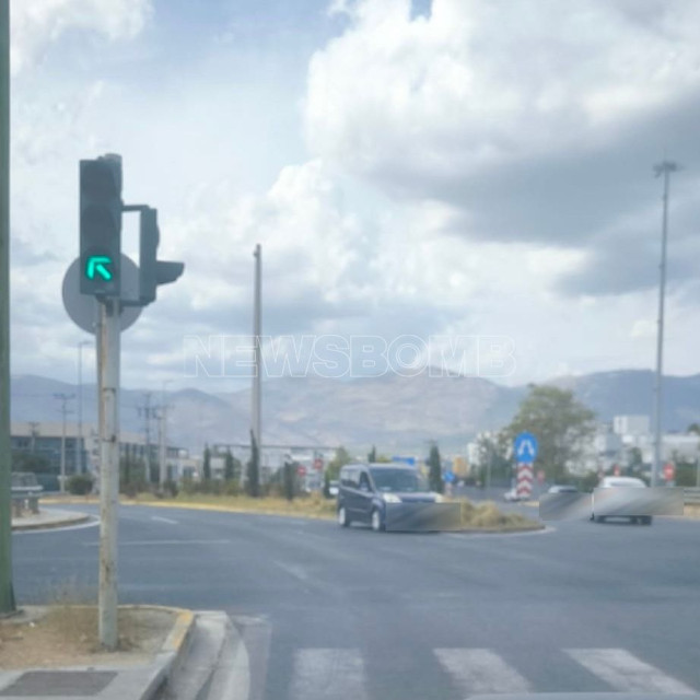 Όχημα πήγαινε ανάποδα στον κόμβο Καλυφτάκη