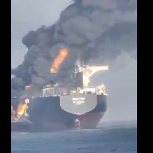 Ιράν: Έκρηξη σε τάνκερ έπειτα από πρόσκρουσε σε νάρκες στο Ορμούζ - Διαψεύδει η CENTCOM