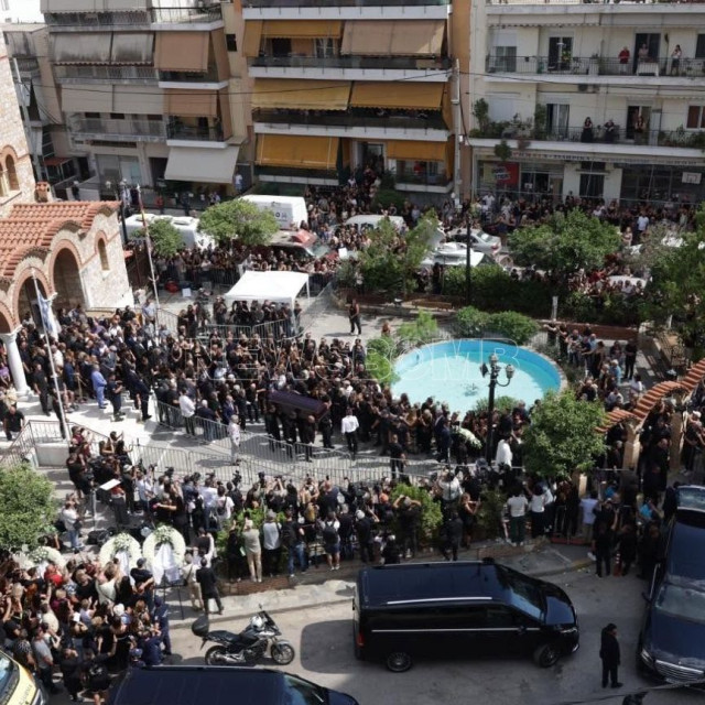 Εφημέριος Ι.Ν. Αγίας Τριάδος: «Απλοί πολίτες και επώνυμοι καλλιτέχνες είχαν κάτι από την ψυχή τους»