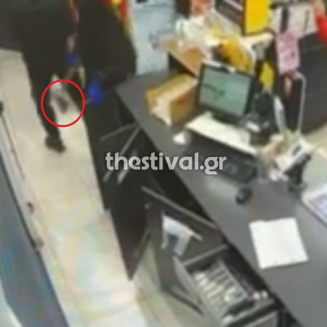 Θεσσαλονίκη: Ληστεία με τσεκούρι και λοστό σε βενζινάδικο- Βίντεο ντοκουμέντο