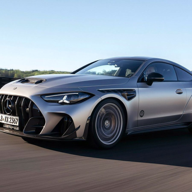 Mercedes-AMG CLE 646: Η 8κύλινδρη που εξαντλήθηκε πριν παρουσιαστεί