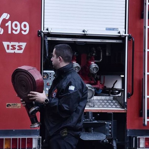 Εμπρηστική επίθεση στου Ζωγράφου: Κάηκε ολοσχερώς το ΙΧ του αντιδημάρχου