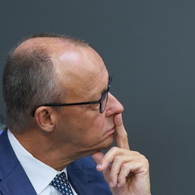 Ραγδαίες εξελίξεις στη Γερμανία: Ακύρωσε το ταξίδι του στη Νέα Υόρκη ο Μερτς