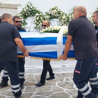 Αντίπαρος: Συγκίνηση και πλήθος κόσμου στην κηδεία του δημάρχου, Αναστάσιου Φαρούπου -
