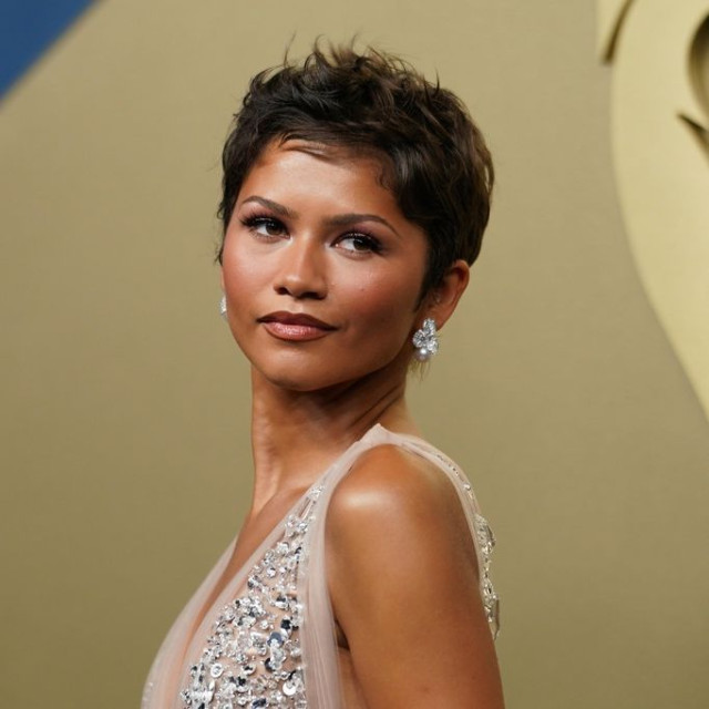 Zendaya: Έκοψε τα μαλλιά της και εμφανίστηκε στα Βραβεία Emmy - Το κούρεμα που εντυπωσίασε