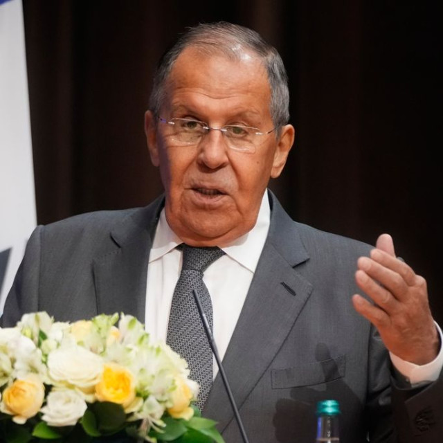 Λαβρόφ: Το Κρεμλίνο είναι έτοιμο για διαπραγματεύσεις χωρίς να μειώνει τις επιθέσεις στην Ουκρανία