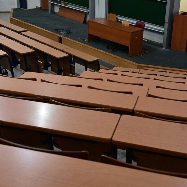Μη κρατικά πανεπιστήμια - Αναγνώριση χρόνου σπουδών: Καταγγελία Λαζαράτου για βραδινή τροπολογία