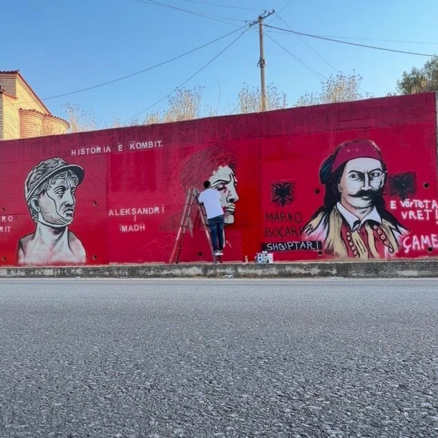 Απίστευτη πρόκληση: Παρουσιάζουν τον Μάρκο Μπότσαρη και τον Μέγα Αλέξανδρο Αλβανούς