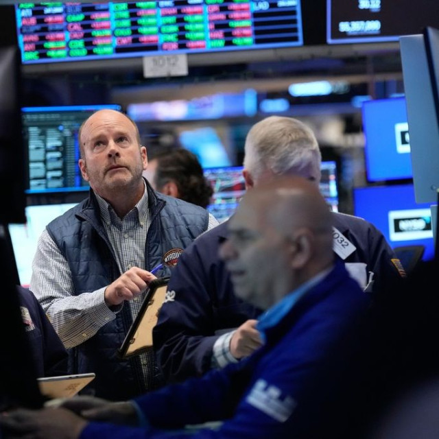 Wall Street: Πτώση στους δείκτες με πιέσεις στην τεχνολογία – Ανησυχίες για πετρέλαιο και επιτόκια