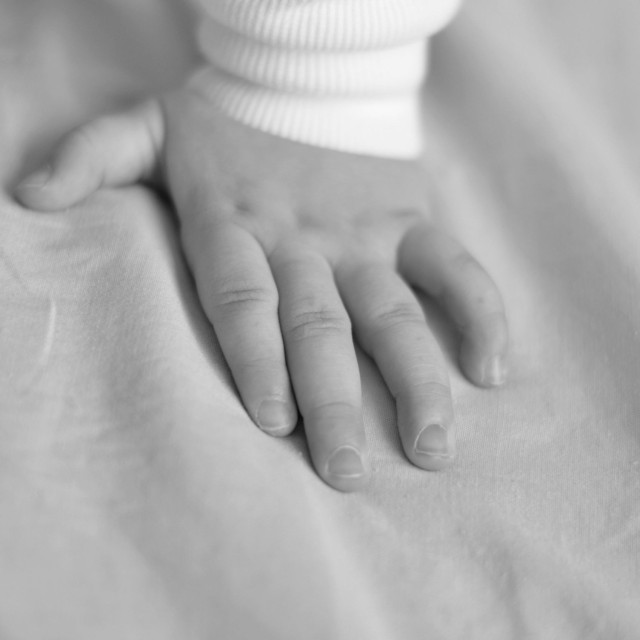 Χανιά: Ελεύθερη η 18χρονη που χτύπησε το 17 ημερών βρέφος - Της απαγορεύτηκε να ξαναδεί το παιδί της