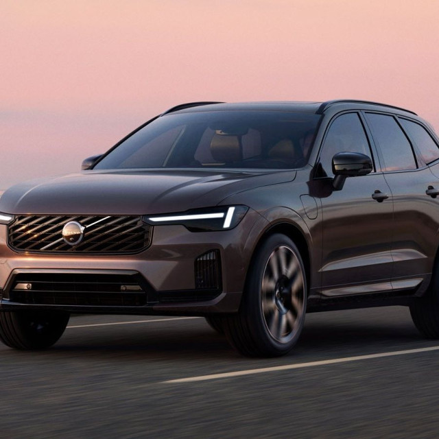 Ανανεωμένο Volvo XC60 με 200 χλμ. ηλεκτρικής αυτονομίας