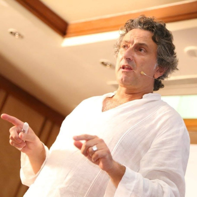 Θάνατος Μαζωνάκη: «Έχω υποστεί ανθρωποφαγία- Αναιρέστε τα περί κομπογιαννιτών» λέει ο υπνοθεραπευτής