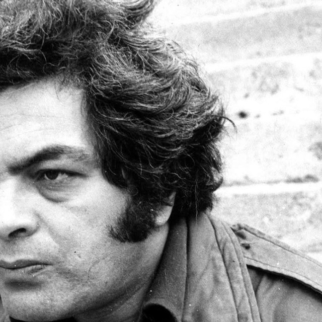 Μάνος Λοΐζος: «Δύο μάτια γεμάτα καλοσύνη» και μια αγκαλιά τραγούδια που δεν πήγαν χαμένα