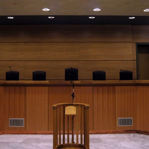 Ψυχολόγος καταδικάστηκε σε φυλάκιση λόγω ψευδών γνωματεύσεων για δήθεν ασέλγεια σε ανήλικο