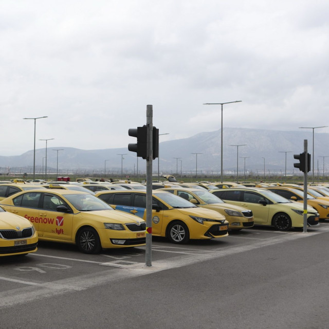 Αυξήσεις στα κόμιστρα των ταξί: Πώς διαμορφώνονται οι τιμές στα αεροδρόμια Αθήνας και Θεσσαλονίκης