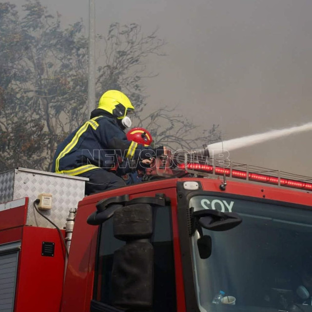 Ρέντη: Μικρές, διάσπαρτες εστίες στο σημείο της φωτιάς - Δεν υπάρχει κίνδυνος