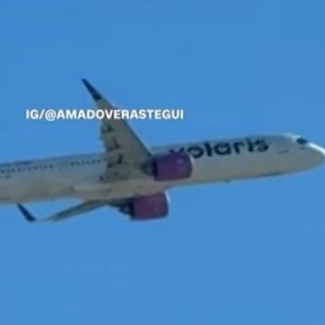 «Καυτή» πτήση στις ΗΠΑ: Μηχανή αεροσκάφους παίρνει φωτιά στον αέρα - Βίντεο