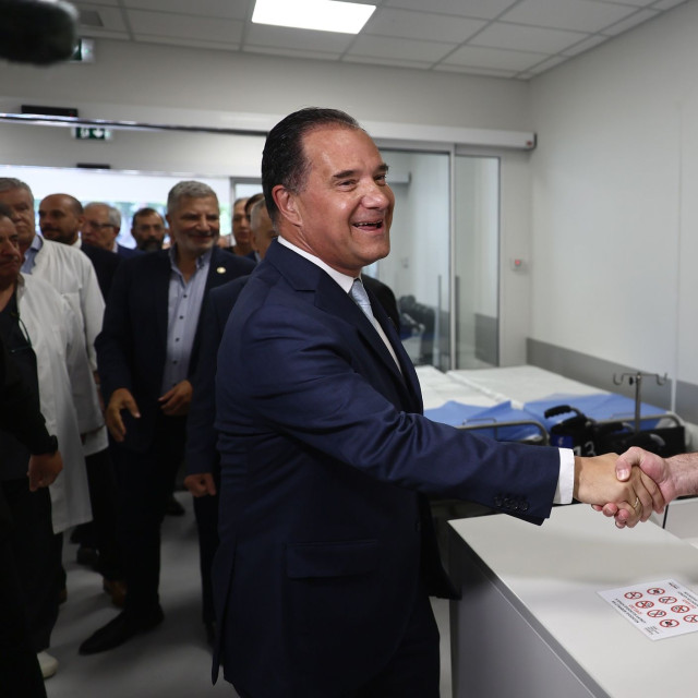 Σκωτσέζος υμνεί το ελληνικό ΕΣΥ και ο Άδωνις έκανε ανάρτηση