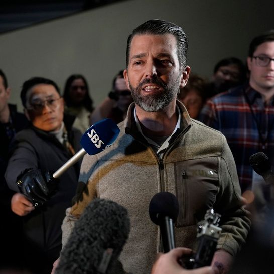 Τραμπ: Ο γιος του θα επιστρέψει τα χρήματα σε Ρώσο ολιγάρχη που χρηματοδότησε το γάμο του