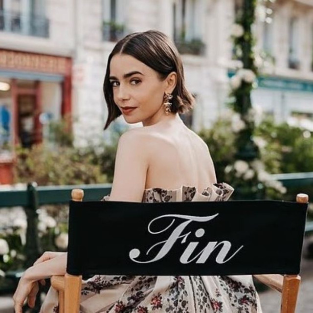Λίλι Κόλινς: Αποχαιρέτησε συγκινημένη το «Emily in Paris» έπειτα από 7 χρόνια