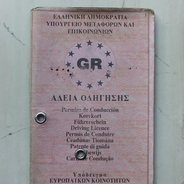 Δίπλωμα οδήγησης: Ποιοι πρέπει να παραδώσουν το παλιό ροζ χάρτινο - Τι ισχύει με την ανανέωση