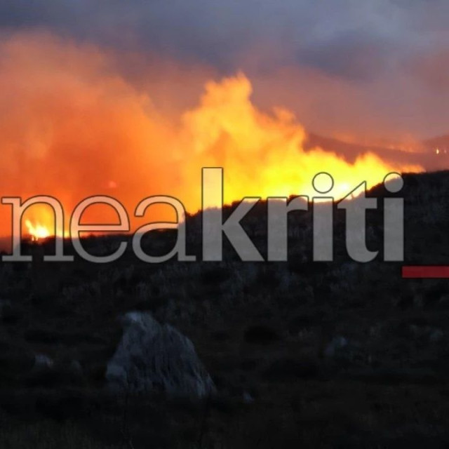 Χωρίς ενεργό μέτωπο η μεγάλη φωτιά στη Σητεία – Μάχη με διάσπαρτες καπνικές εστίες