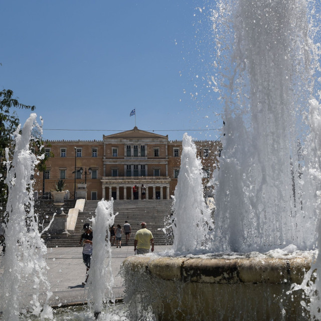 e-ΕΦΚΑ και ΔΥΠΑ: Λεφτά από σήμερα σε 2,7 εκατ. δικαιούχους – Ποιοι θα πληρωθούν μέχρι την Παρασκευή
