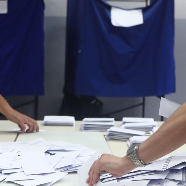 Στη μάχη των ψηφοδελτίων μπαίνει η κεντροαριστερά: ΠΑΣΟΚ, ΕΛΑΣ, ΣΥΡΙΖΑ αναζητούν τους «εκλεκτούς»