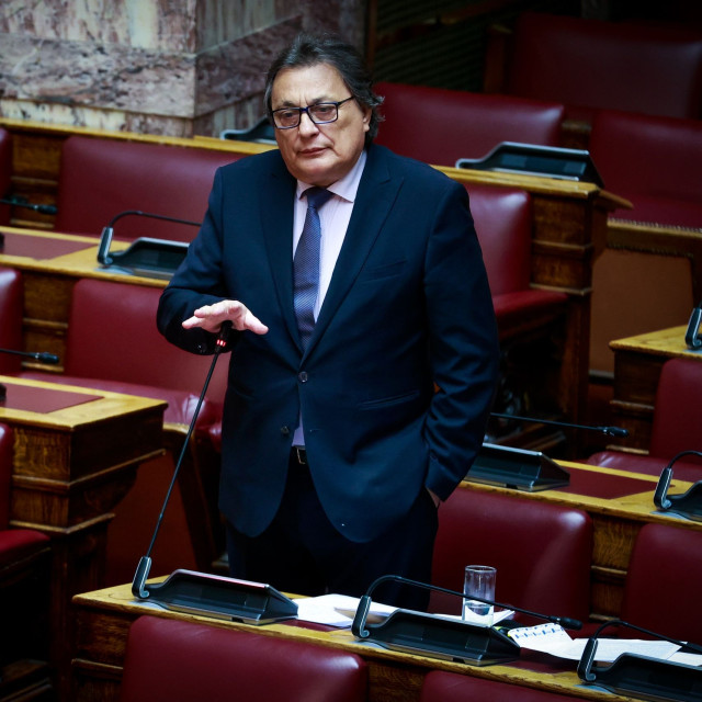 Οι μεταγραφές φέρνουν τα πρώτα «ζόρια» στο ΠΑΣΟΚ