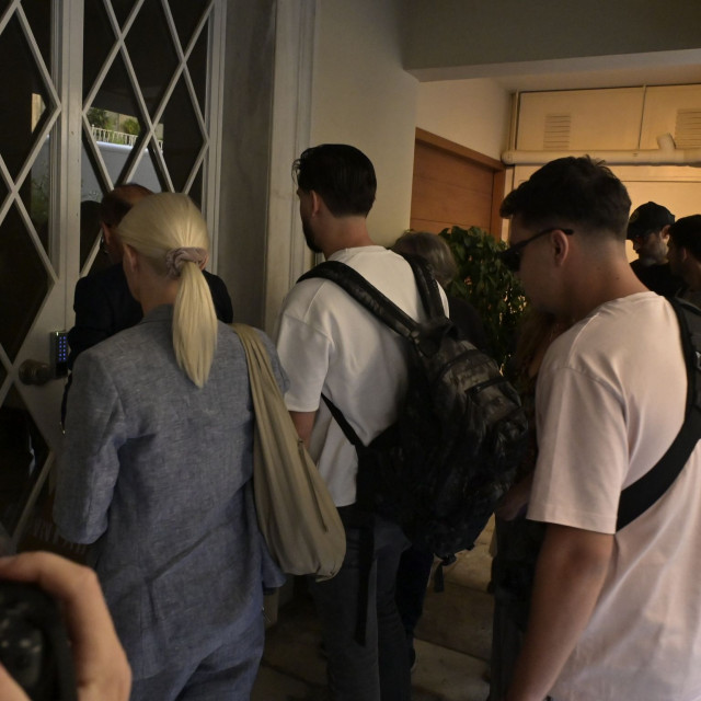 Θάνατος Γιώργου Μαζωνάκη: «Κανείς από τους γιατρούς δεν ζήτησε να τον συνοδεύσει», κατέθεσε η διασώστρια του ΕΚΑΒ