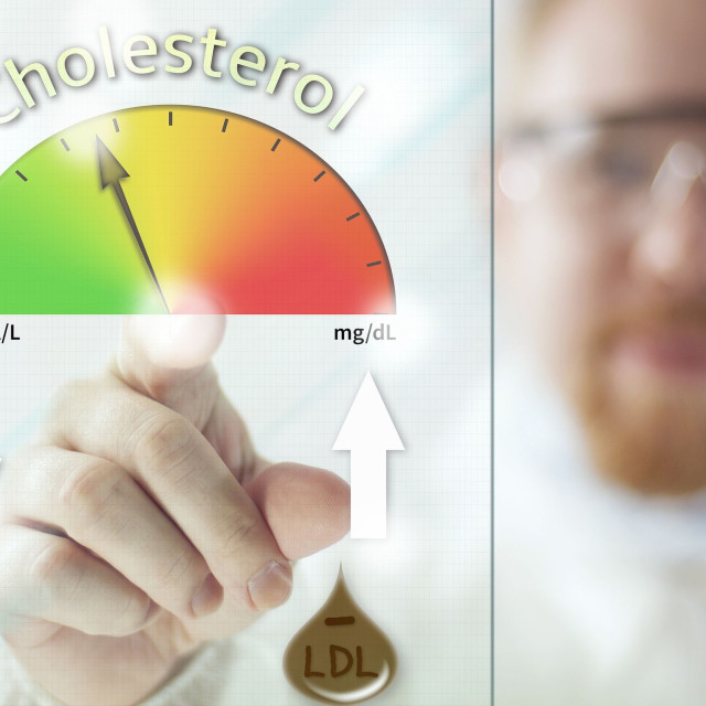 5 απλές συνήθειες μετά το βραδινό γεύμα για να μειώσετε τη χοληστερόλη