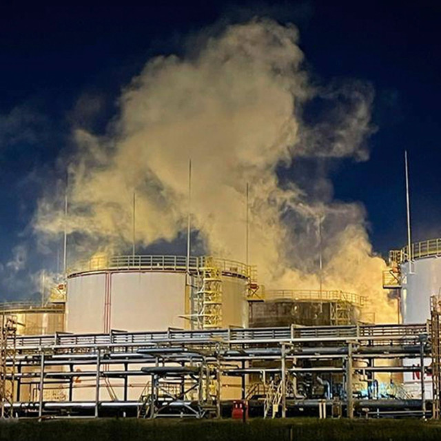 Αφού έχασε το 20% της παραγωγής βενζίνης, η Ρωσία καμουφλάρει με δίχτυα τα διυλιστήριά της