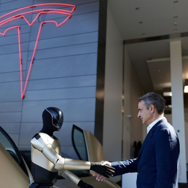 Ο Κυριάκος Μητσοτάκης στο εργοστάσιο της Tesla - Η ξενάγηση και η ενημέρωση για το πρόγρμαμα Optimus