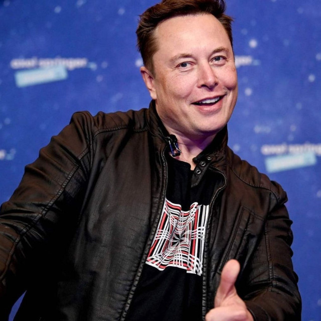Γιατί ο Elon Musk μένει σε ένα τροχόσπιτο;