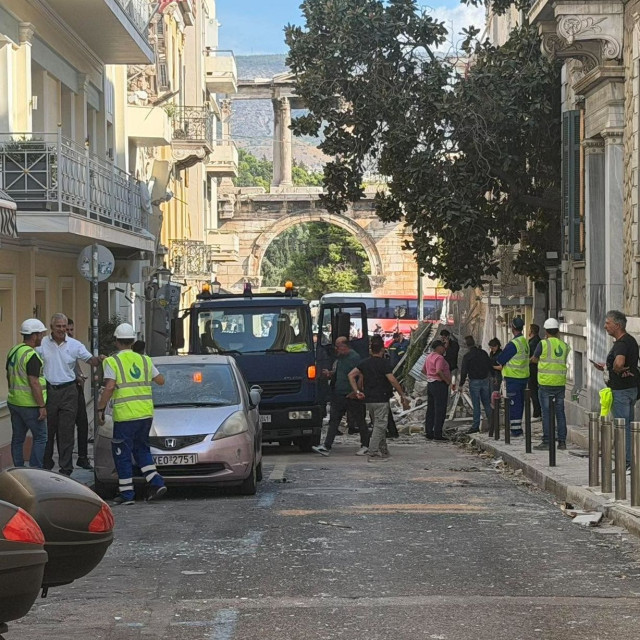 Κατάρρευση κτηρίου στην Πλάκα: Πληροφορίες για αυτόνομους λέβητες αερίου στα διαμερίσματα
