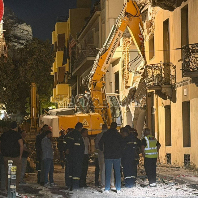 Έκρηξη στην Πλάκα: Φόβοι για μεγάλη τραγωδία, έξι αγνοούμενοι - Συνεχίζεται η έρευνα 