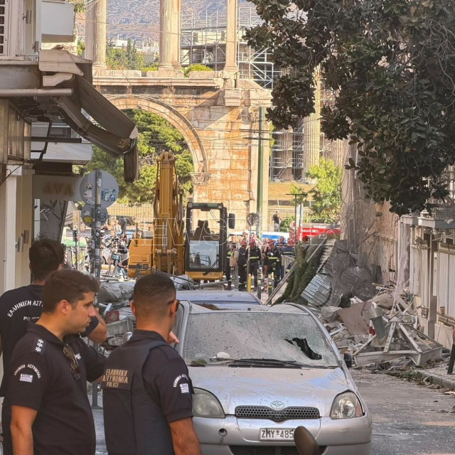 Πλάκα: Έξι οι αγνοούμενοι - Το ζευγάρι των ηλικιωμένων και η οικογένεια των τουριστών