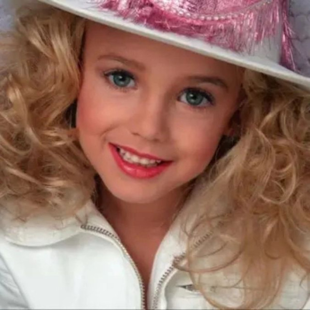 JonBenét Ramsey: Νέα θεωρία για τη δολοφονία του 6χρονου κοριτσιού που συγκλόνισε τις ΗΠΑ