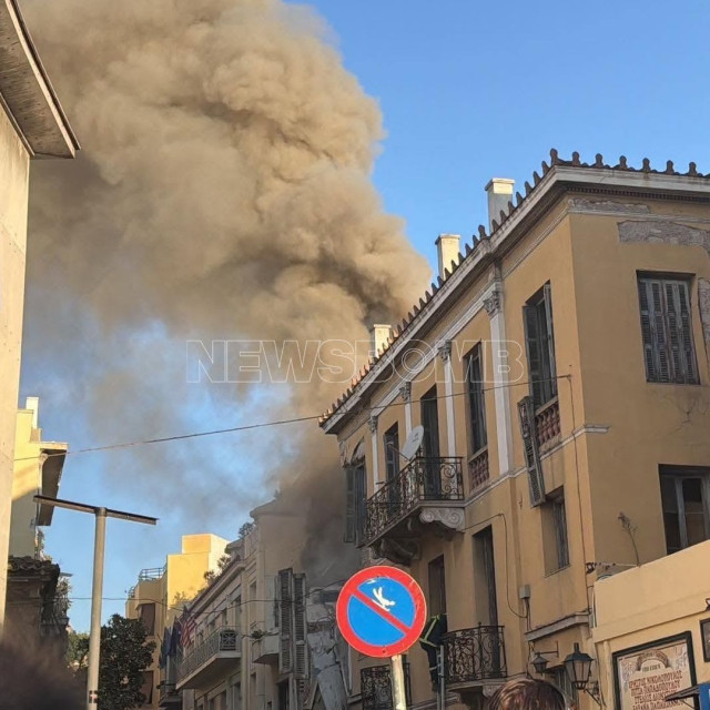 Έκρηξη στην Πλάκα: Βίντεο και φωτογραφίες από την κατάρρευση του κτιρίου μετά την ισχυρή έκρηξη