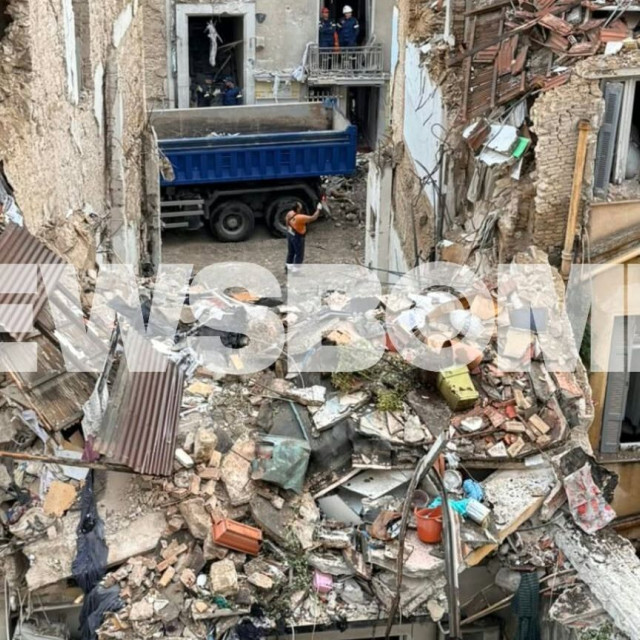 Έκρηξη στην Πλάκα: Στο διαμέρισμα του 2ου ορόφου οι έρευνες για την διαρροή - ΔΑΕΕ: Στεγανό το κεντρικό δίκτυο