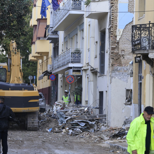 Κατάρρευση κτηρίου στην Πλάκα: Πληροφορίες για αυτόνομους λέβητες αερίου στα διαμερίσματα