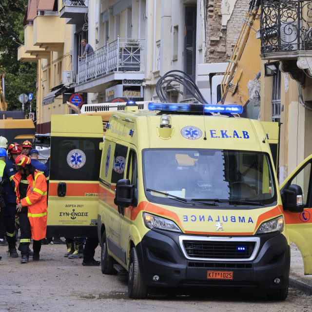 Τραγωδία στην Πλάκα: Εντοπίστηκε και δεύτερος νεκρός στα χαλάσματα της Λυσικράτους