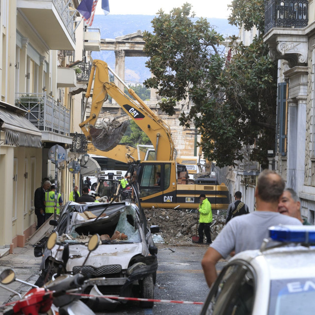 Πλάκα: Η λάμπα του μπάνιου στον δεύτερο όροφο πίσω από την τραγωδία με τους έξι νεκρούς;